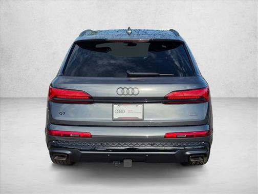 Daytona Gray Pearl Effect 2026 Audi Q7 55 Premium Plus