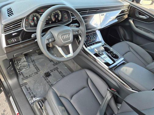 Daytona Gray Pearl Effect 2026 Audi Q7 55 Premium Plus