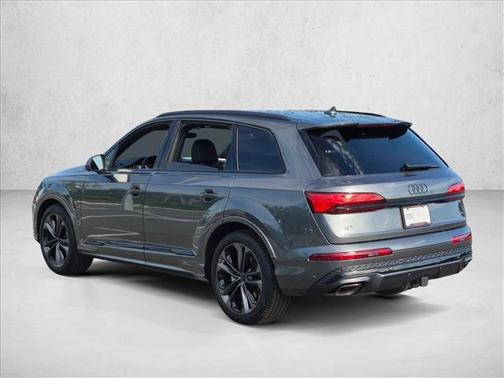 Daytona Gray Pearl Effect 2026 Audi Q7 55 Premium Plus