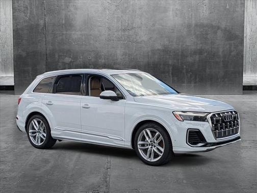 2025 Audi Q7 55 Premium Plus