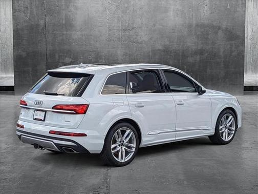 2025 Audi Q7 55 Premium Plus