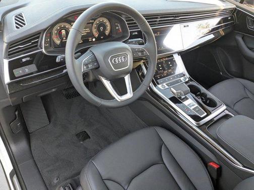 Glacier White Metallic 2026 Audi Q7 45 Premium