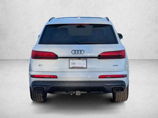 Glacier White Metallic 2026 Audi Q7 45 Premium