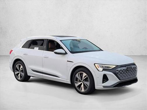 Glacier White Metallic 2024 Audi Q8 e-tron Premium Plus