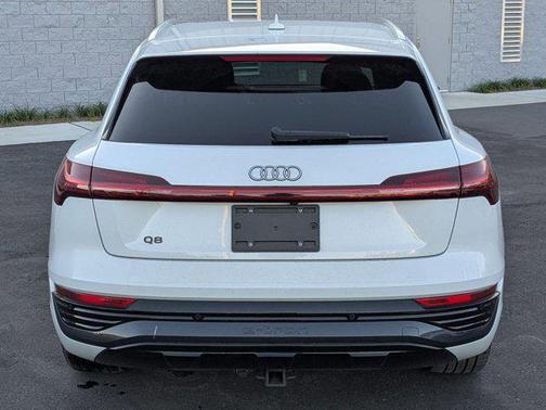 2024 Audi Q8 e-tron Premium Plus