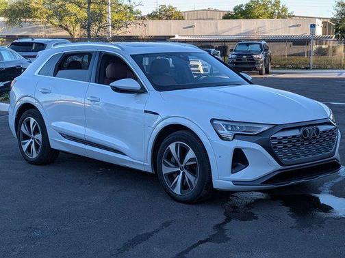 2024 Audi Q8 e-tron Premium Plus