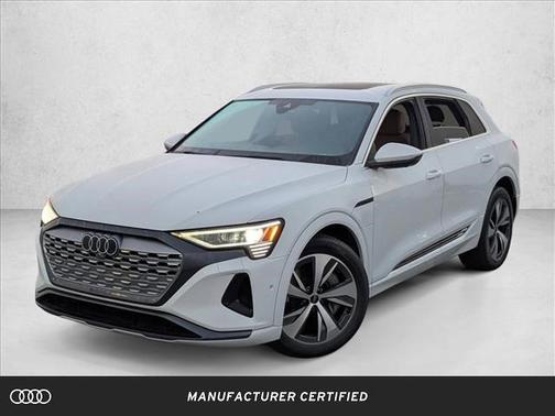 Glacier White Metallic 2024 Audi Q8 e-tron Premium Plus