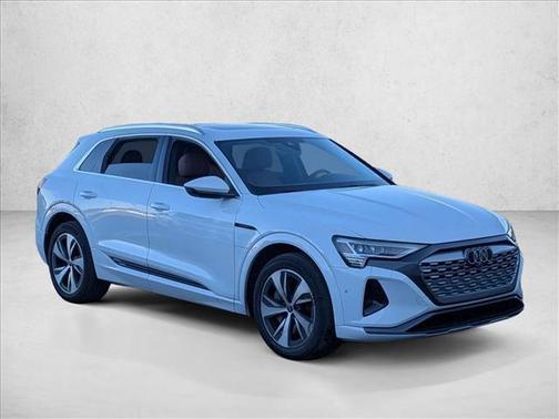 Glacier White Metallic 2024 Audi Q8 e-tron Premium Plus