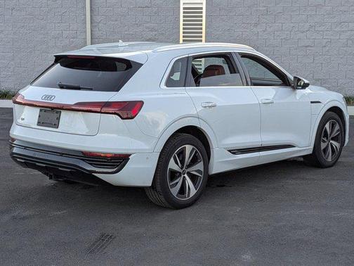 2024 Audi Q8 e-tron Premium Plus