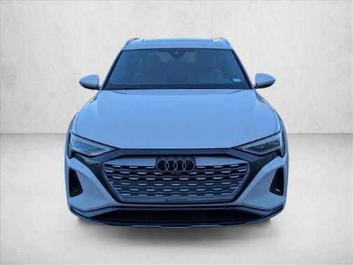 Glacier White Metallic 2024 Audi Q8 e-tron Premium Plus