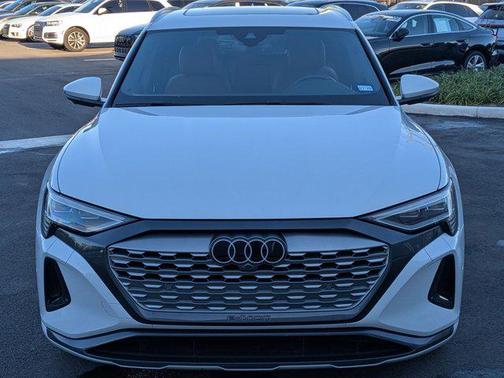 2024 Audi Q8 e-tron Premium Plus