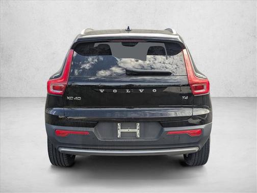 2020 Volvo XC40 T4 Momentum