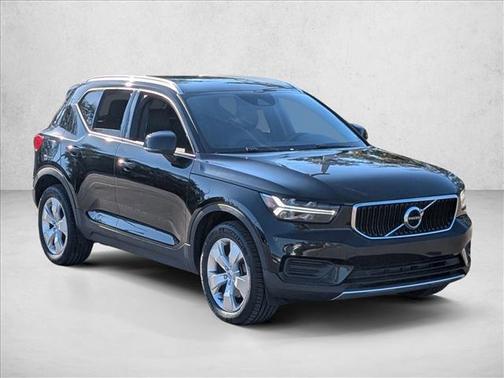 2020 Volvo XC40 T4 Momentum