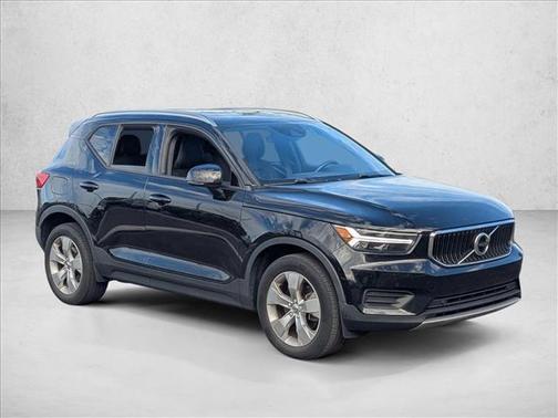 2020 Volvo XC40 T4 Momentum