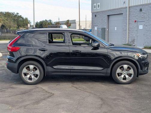 2020 Volvo XC40 T4 Momentum