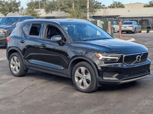 2020 Volvo XC40 T4 Momentum