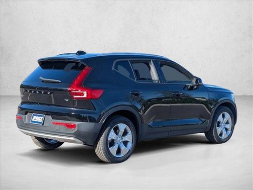 2020 Volvo XC40 T4 Momentum