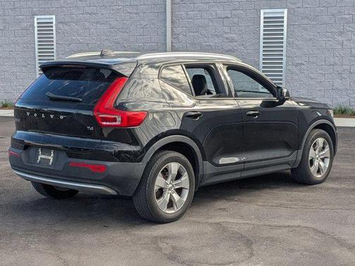 2020 Volvo XC40 T4 Momentum