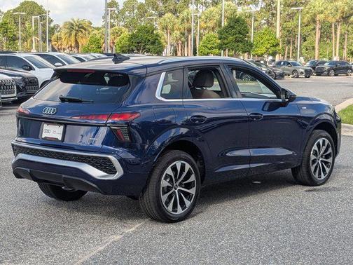 Navarra Blue Metallic 2026 Audi Q3 TFSI quattro S tronic
