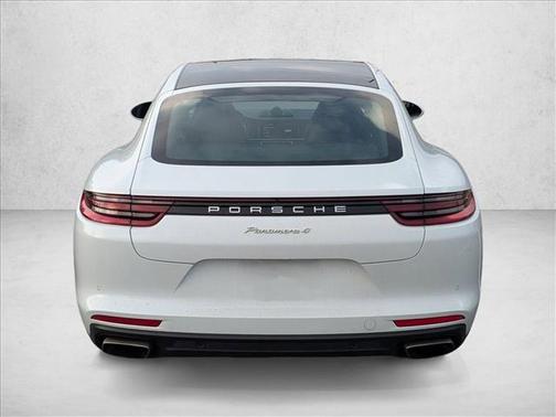 2018 Porsche Panamera 4