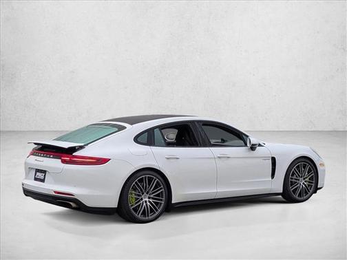 2018 Porsche Panamera 4