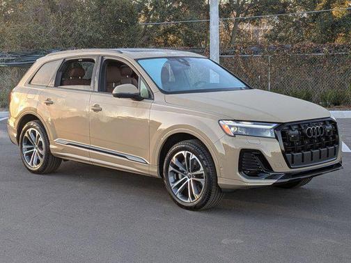 2025 Audi Q7 45 Premium Plus
