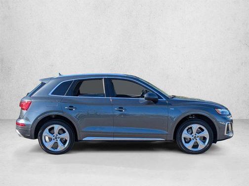 Daytona Gray Pearl Effect 2023 Audi Q5 45 S line Prestige