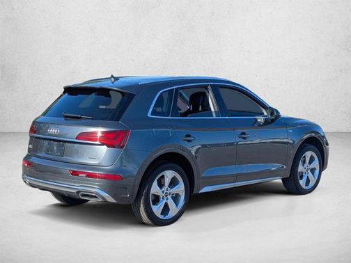 Daytona Gray Pearl Effect 2023 Audi Q5 45 S line Prestige