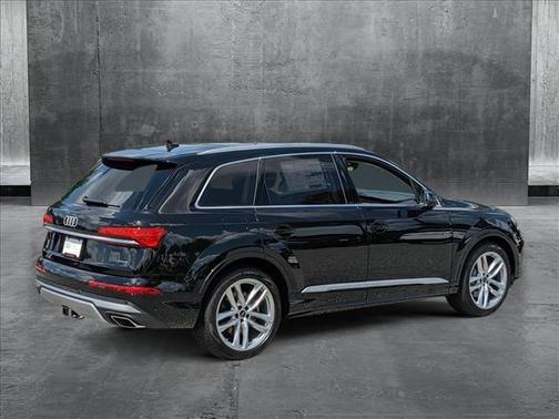 2025 Audi Q7 55 Premium Plus
