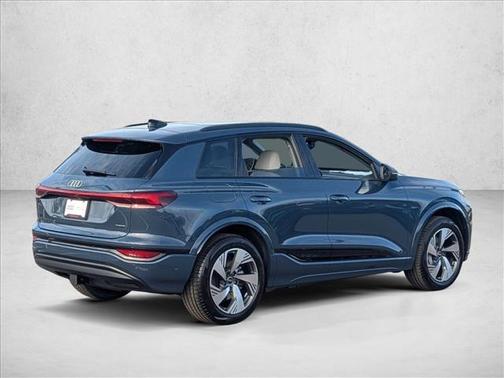 2025 Audi Q6 e-tron Premium quattro