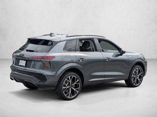 Daytona Gray Pearl Effect 2026 Audi Q3 S line