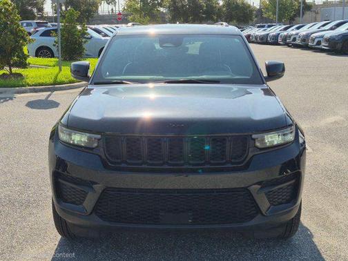 Diamond Black Crystal Pearlcoat 2025 Jeep Grand Cherokee Altitude