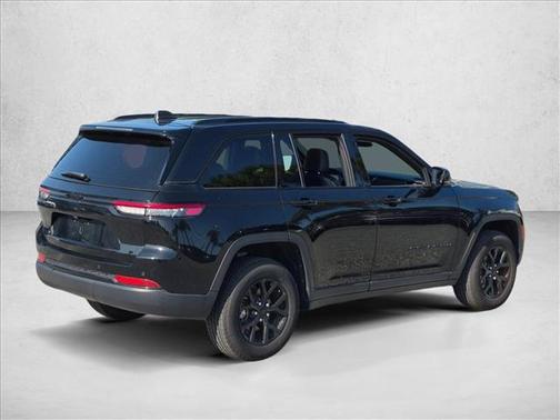 Diamond Black Crystal Pearlcoat 2025 Jeep Grand Cherokee Altitude