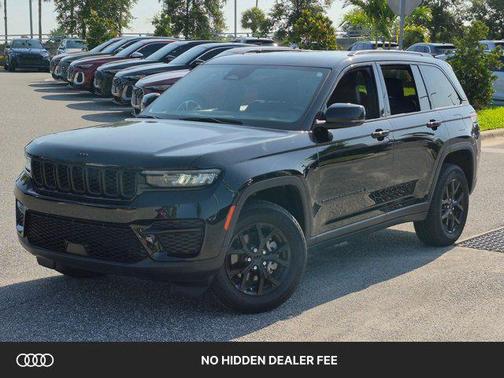 Diamond Black Crystal Pearlcoat 2025 Jeep Grand Cherokee Altitude