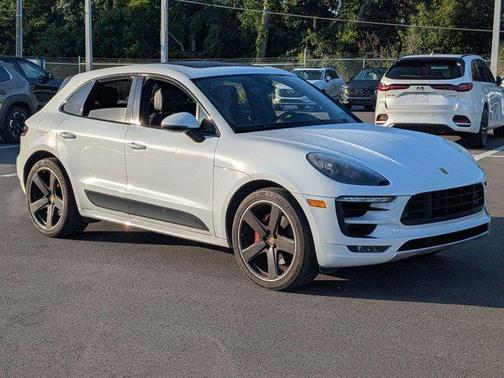 Carrara White Metallic 2018 Porsche Macan Macan GTS