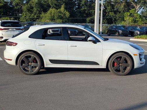 Carrara White Metallic 2018 Porsche Macan Macan GTS