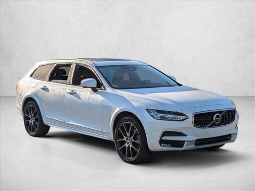 2018 Volvo V90 Cross Country T6