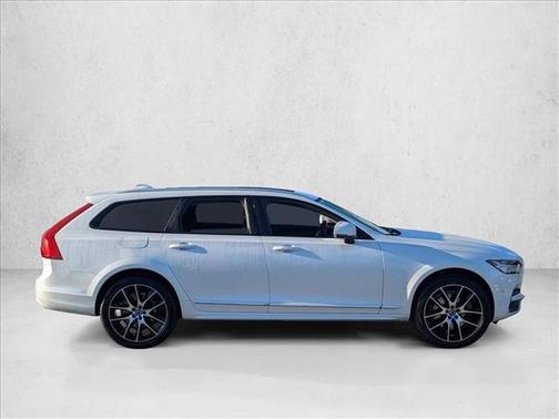 2018 Volvo V90 Cross Country T6
