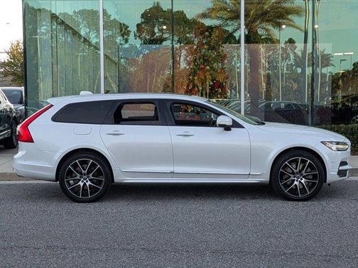 2018 Volvo V90 Cross Country T6