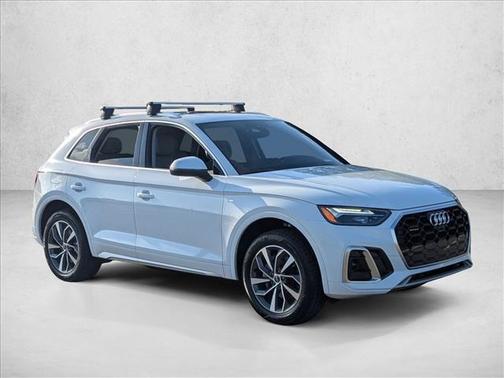 Glacier White Metallic 2023 Audi Q5 45 S line Premium Plus