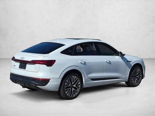 Glacier White Metallic 2024 Audi Q8 e-tron Premium Plus