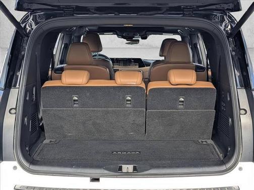 Everest White Pearl Tricoat/Super Black 2025 Nissan Armada Platinum Reserve 2WD