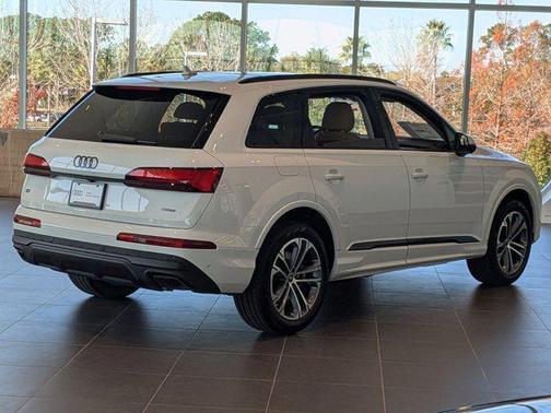2026 Audi Q7 45 Premium
