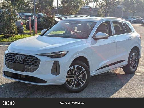 Glacier White Metallic 2026 Audi Q5 Premium Plus