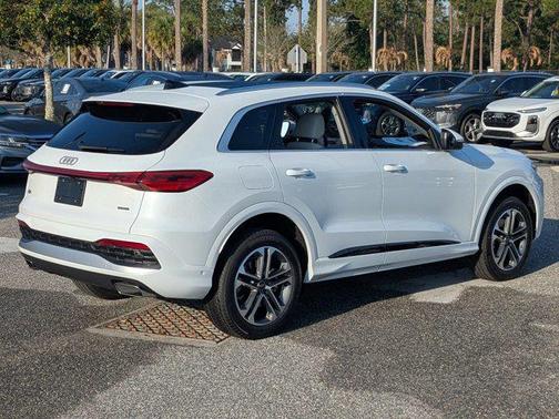 Glacier White Metallic 2026 Audi Q5 Premium Plus