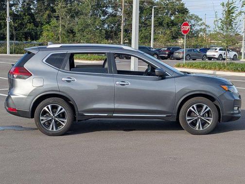 Gun Metallic 2018 Nissan Rogue SL