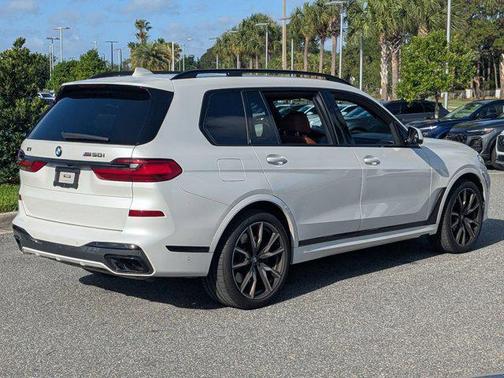 Mineral White Metallic 2022 BMW X7 M50i