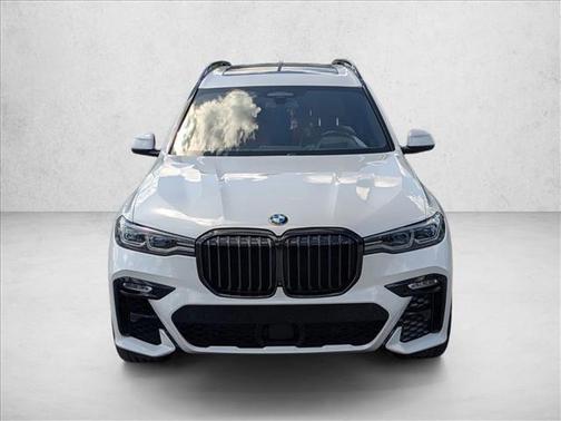 Mineral White Metallic 2022 BMW X7 M50i