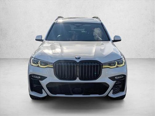 Mineral White Metallic 2022 BMW X7 M50i