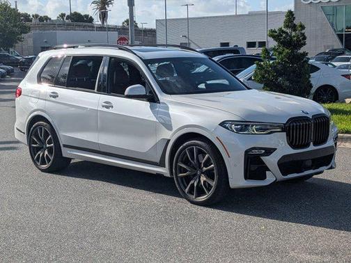 Mineral White Metallic 2022 BMW X7 M50i